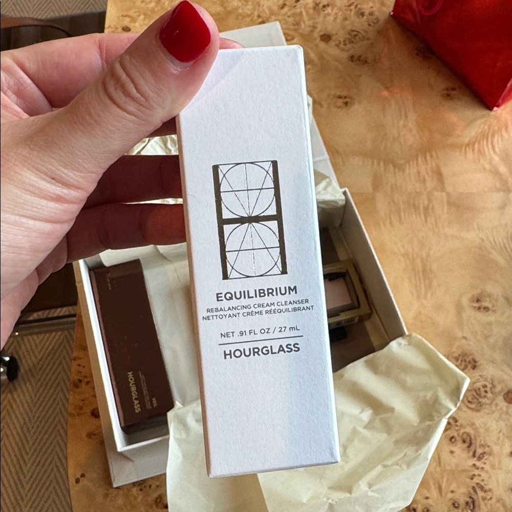 NWT Hourglass Cosmetics x Amex “The Travel Edit” Set - Picture 7 of 10